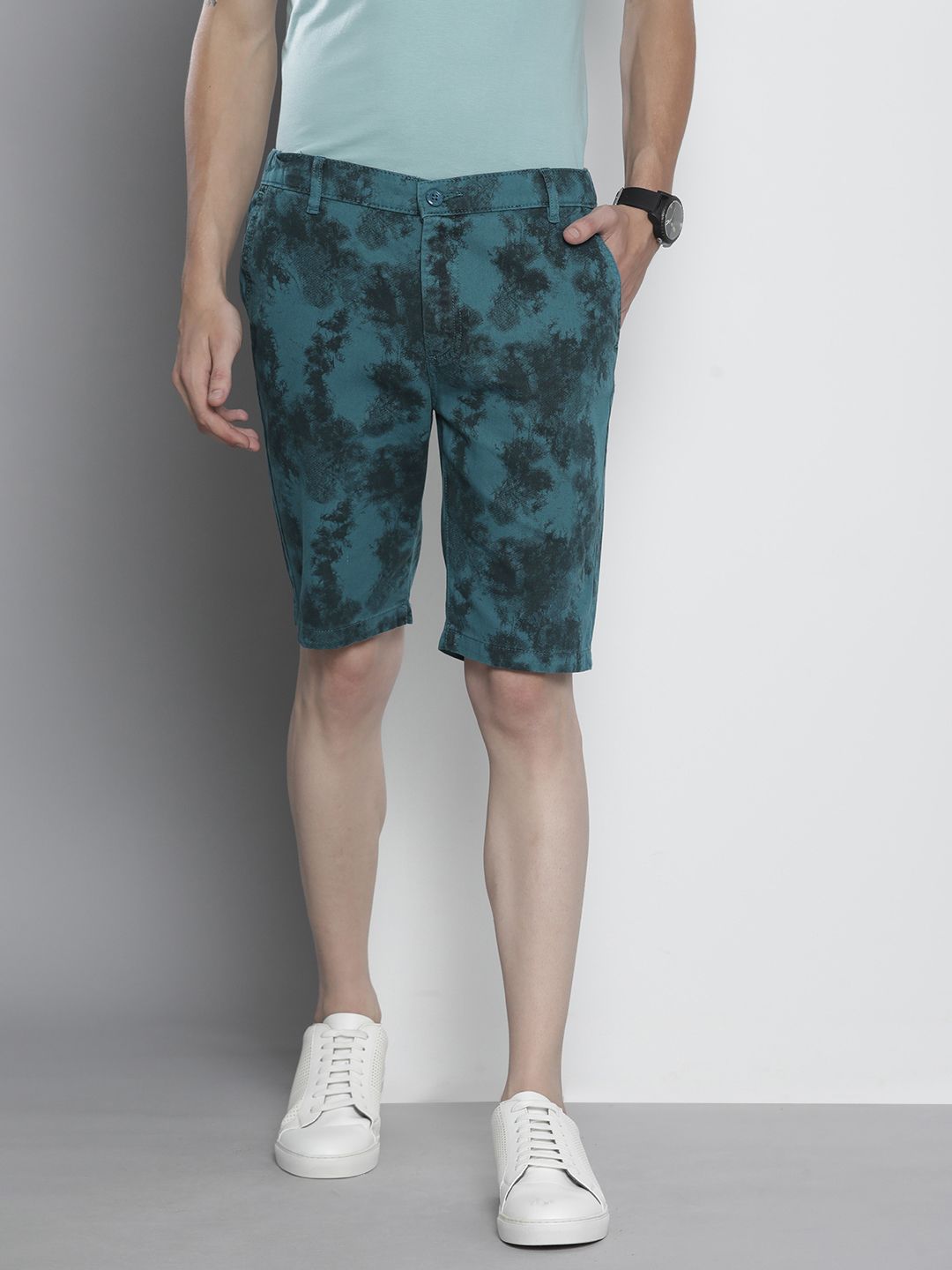 The Indian Garage Co Men Pure Cotton Geometric Printed Slim Fit Shorts