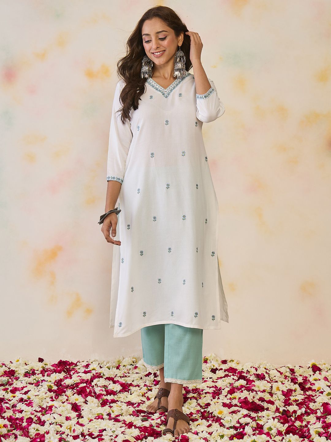 Indo Era Women Floral Embroidered Thread Work Floral Kurta