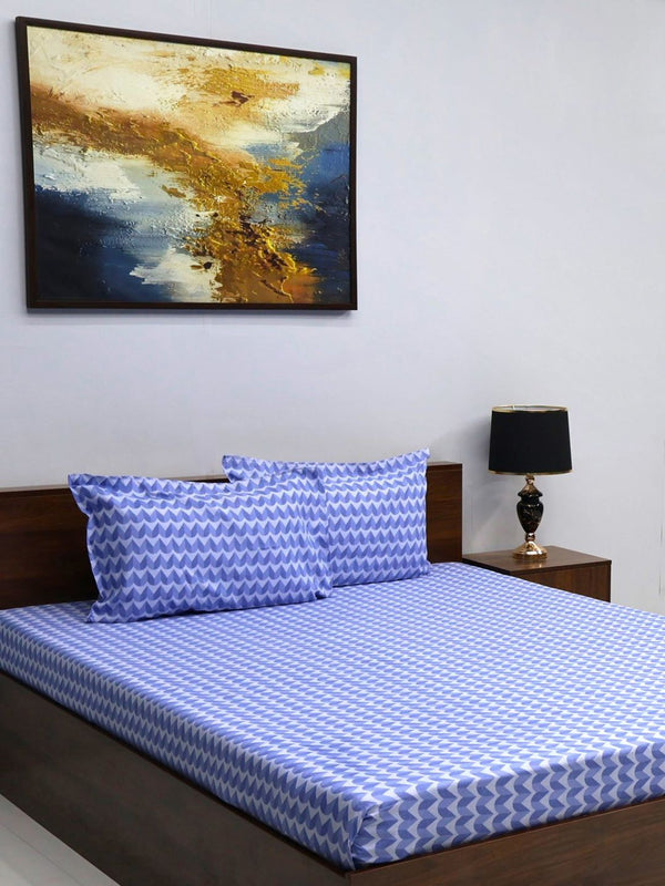 BOMBAY DYEING Turquoise Blue & White Geometric 144 TC Queen Bedsheet with 2 Pillow Covers