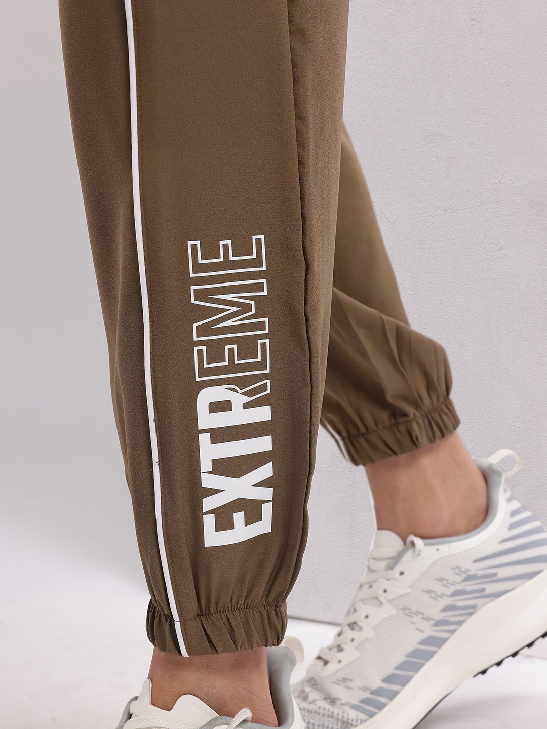 HRX by Hrithik Roshan Men Printed Detail Contrast Piping Training Joggers