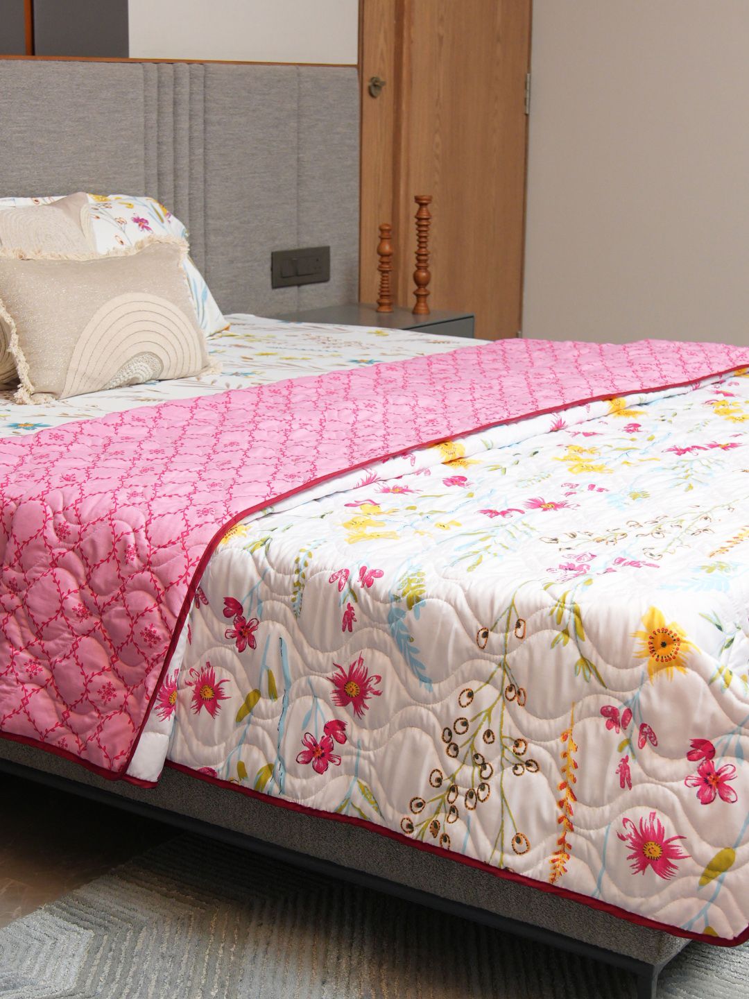 URBAN SPACE Pink & White Floral Microfiber AC Room 300 GSM Single Bed Blanket