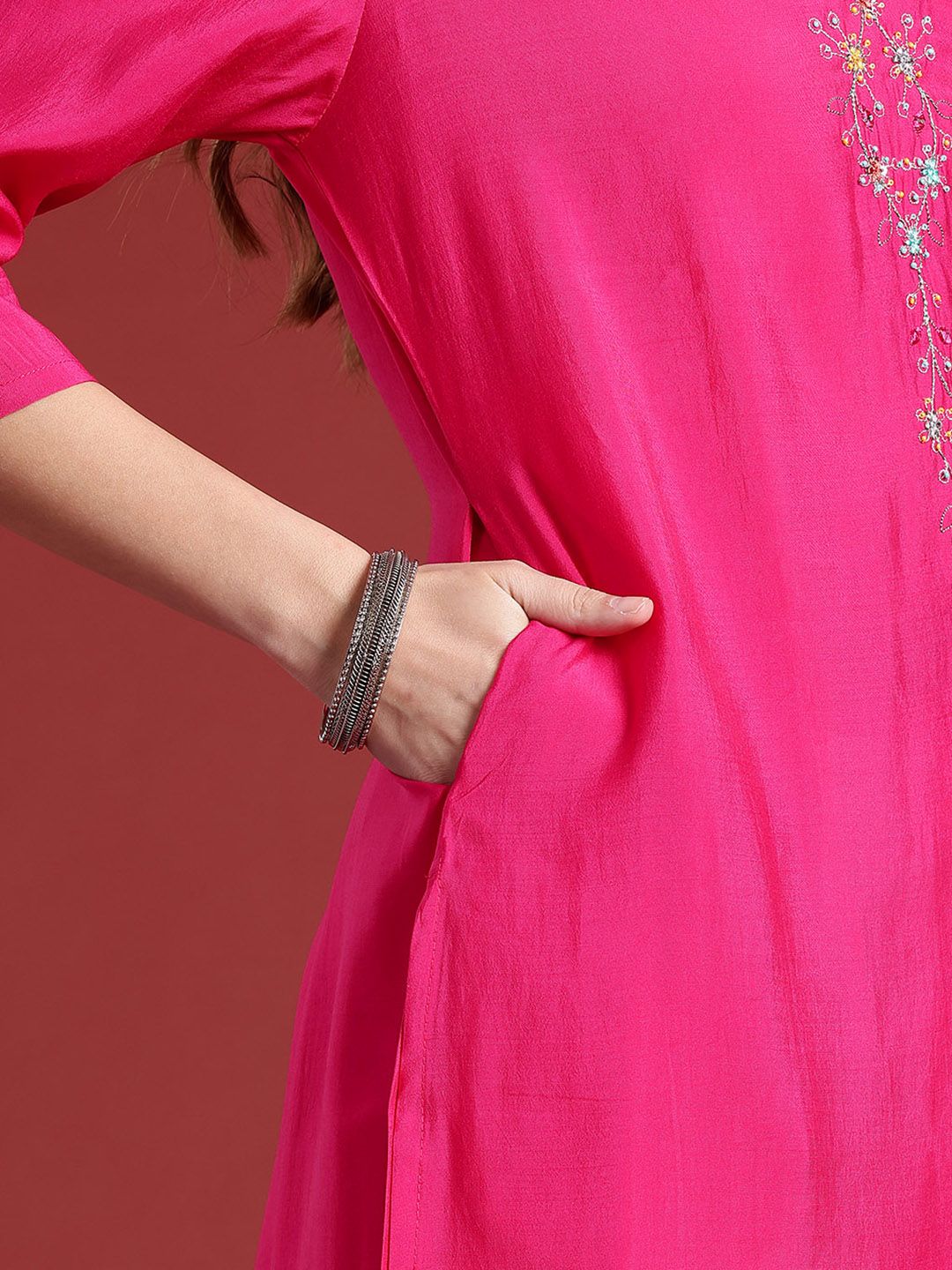 Anouk Floral Embroidered V-Neck Beads & Stones Studded Straight Kurta