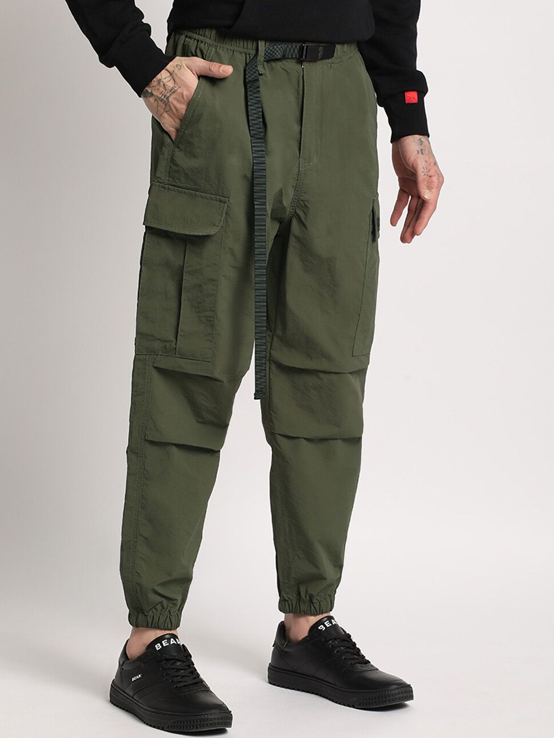 THE BEAR HOUSE Men Loose Fit Mid-Rise Easy Wash Cargos Trousers