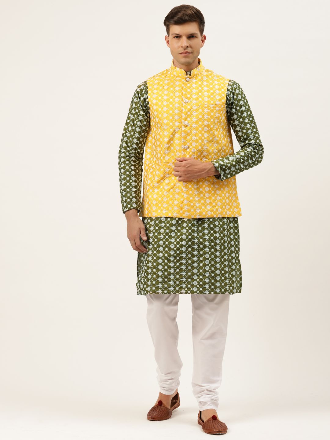 SOJANYA Men Green Ethnic Motifs Embroidered Thread Work Kurta with Churidar