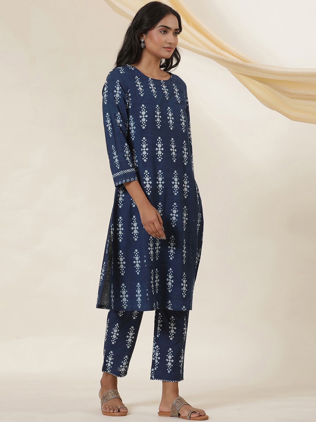 W Floral Printed Leher Bulat Kapas Kurta Lurus