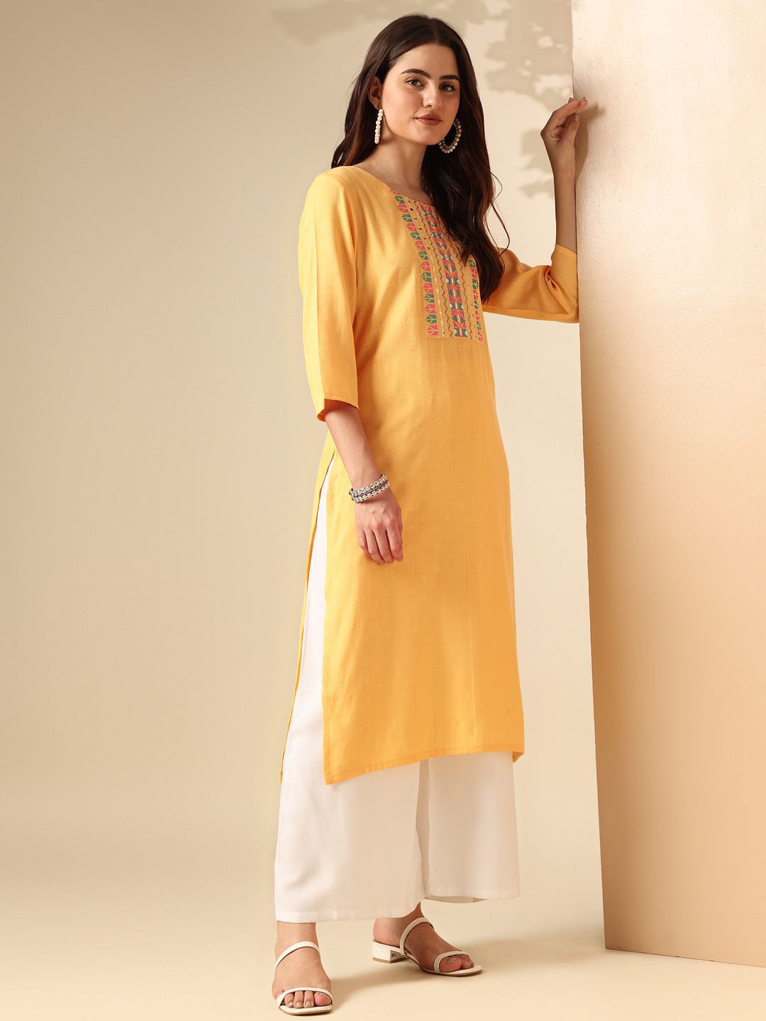 Anouk Round Neck Yoke Design Straight Kurta