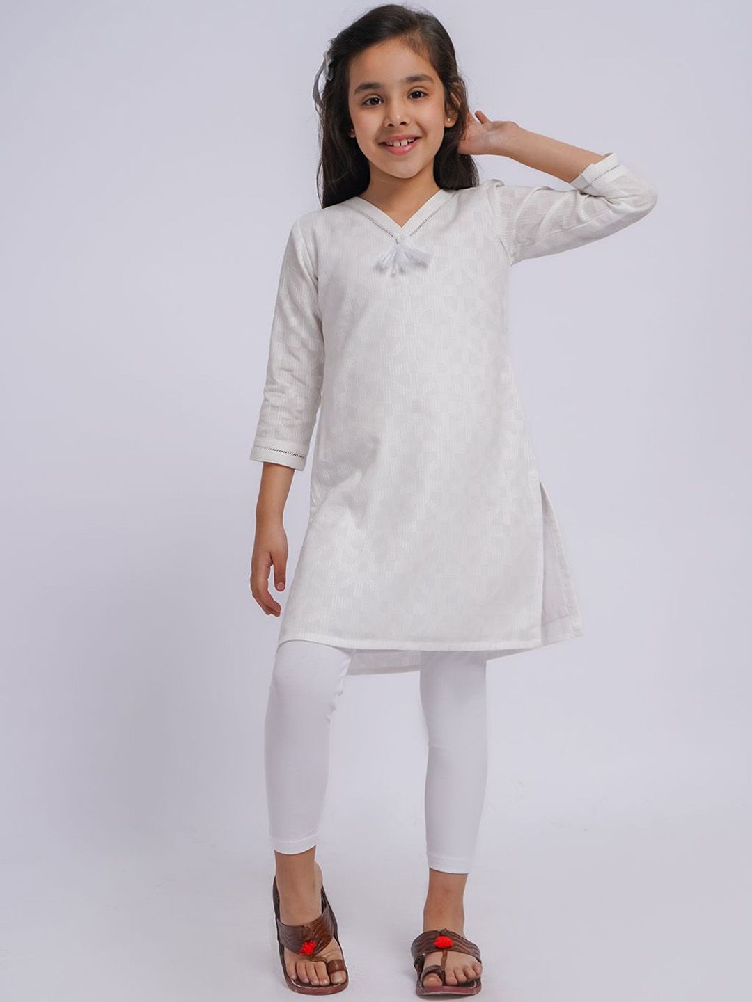 VASTRAMAY Girls Geometric Woven Design Jacquard Weave Cotton Straight Kurta