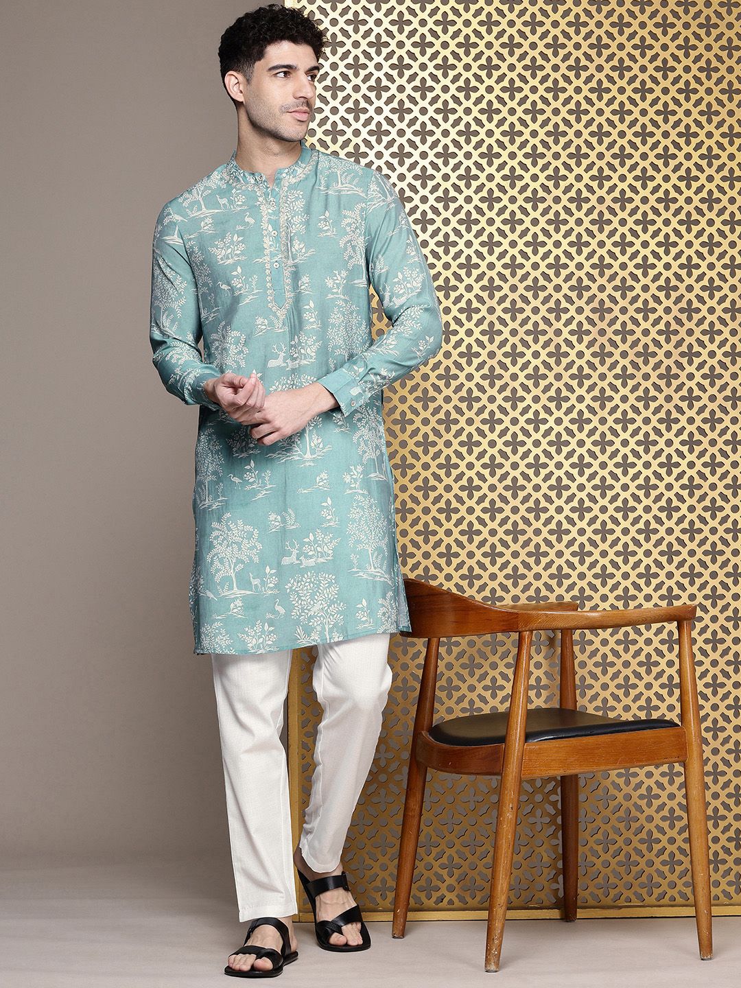 House of Pataudi Floral Printed Zari Detailed Regular Jashn Kurta with Trousers