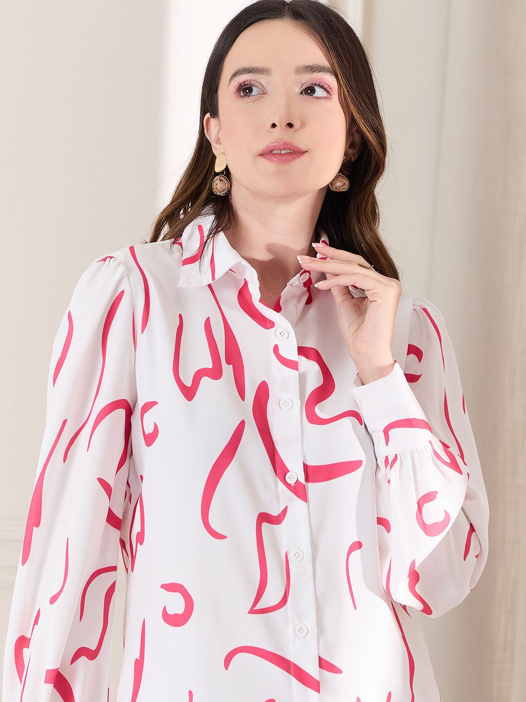 Berrylush Women Regular Fit Spread Collar Abstract Printed Casual Shirt