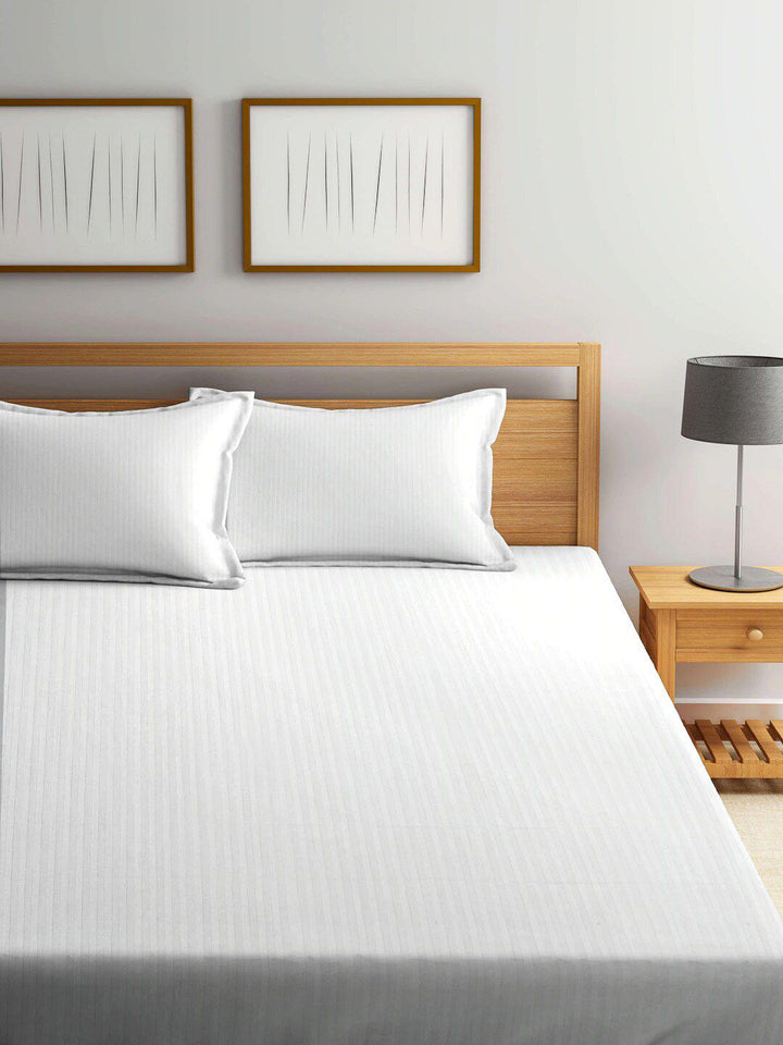 KLOTTHE White Striped Flat 300 TC King Fine Bedsheet dengan 2 Sarung Bantal-270X250 cm