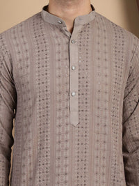 Anouk Sulam Labuci Kapas Tulen Mandarin Collar Straight Fusion Kurta dengan Churidar
