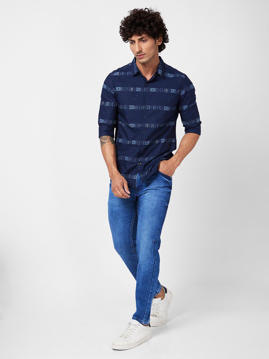 SPYKAR Men Slim Fit Horizontal Striped Cotton Poplin Casual Shirt