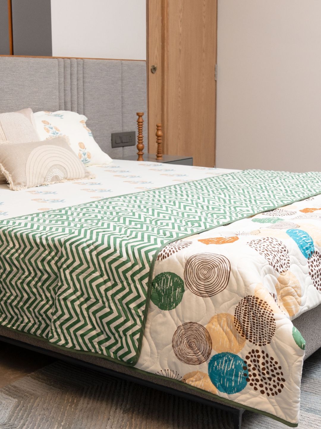 URBAN SPACE Brown & Off White Geometric Microfiber AC Room 300 GSM Double Bed Blanket