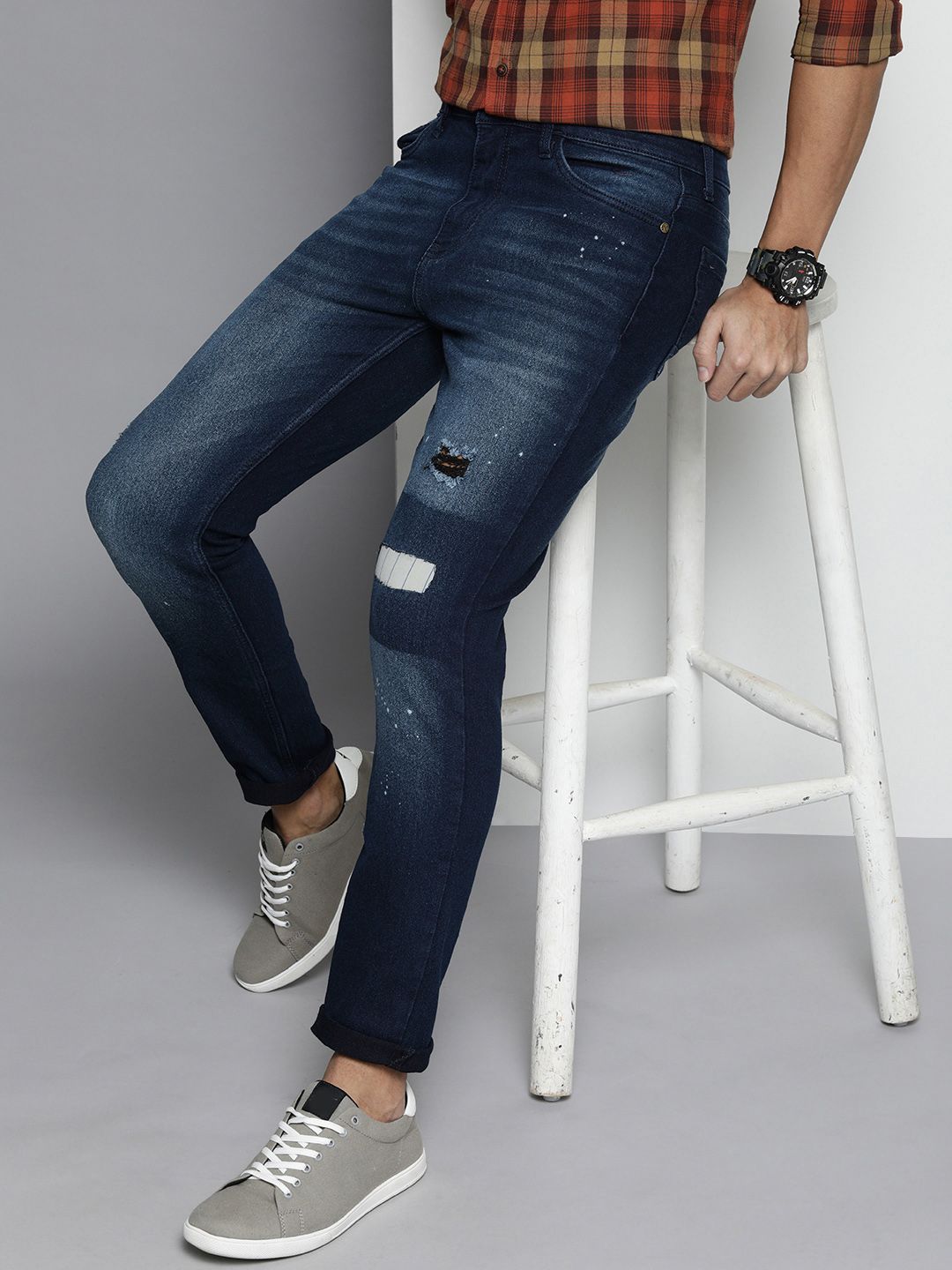 The Indian Garage Co Men Blue Slim Fit Low Distress Light Fade Stretchable Jeans