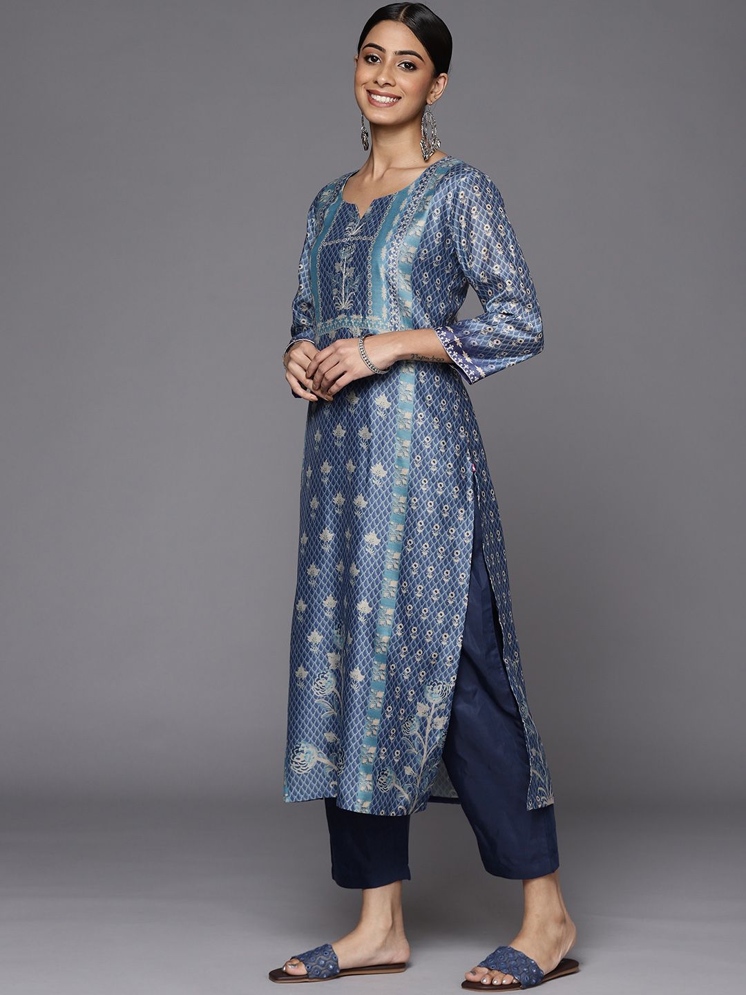Varanga Women Blue Floral Printed Sequinned Kurta with Trousers & With Dupatta