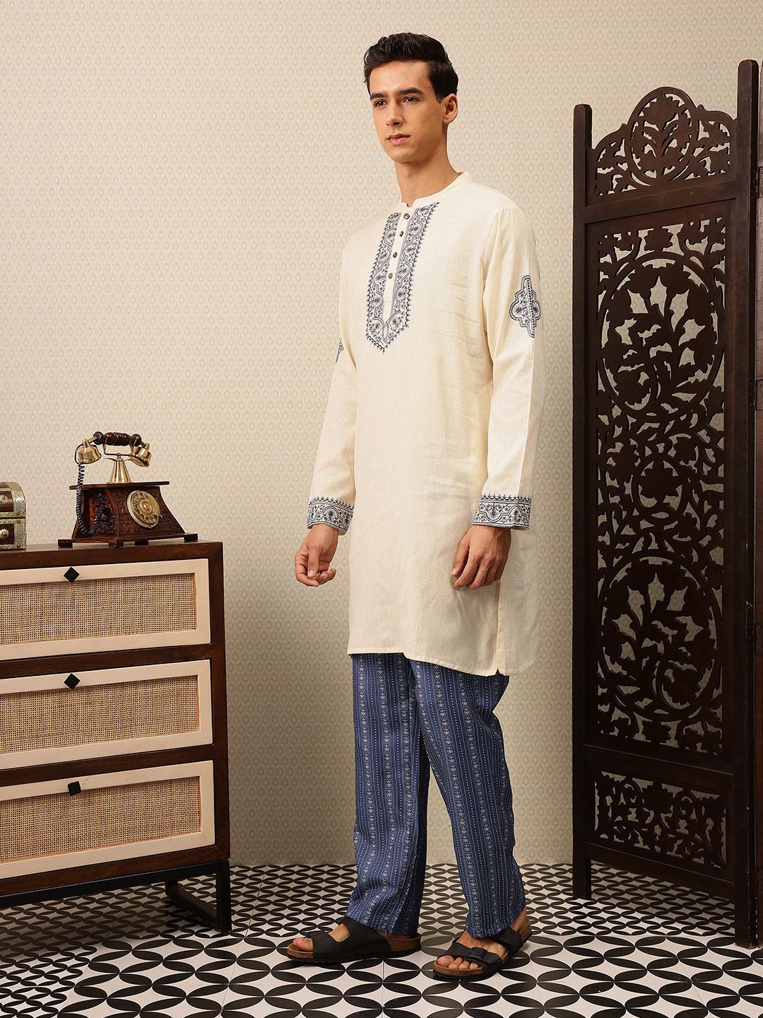 House of Pataudi Floral Embroidered Pure Cotton Jashn Kurta with Trousers