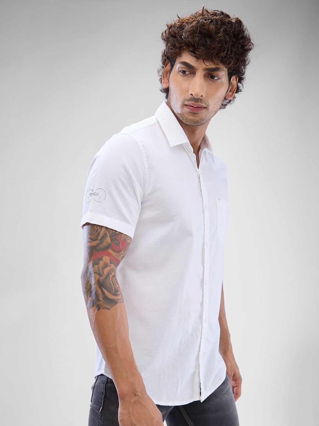 SPYKAR Men Solid Spread Collar Slim Fit Casual Shirt
