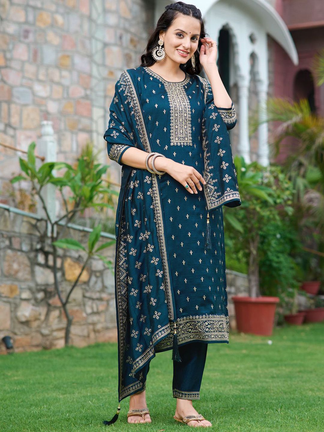 Motif etnik kalini bersulam kurta lurus dengan seluar & dupatta