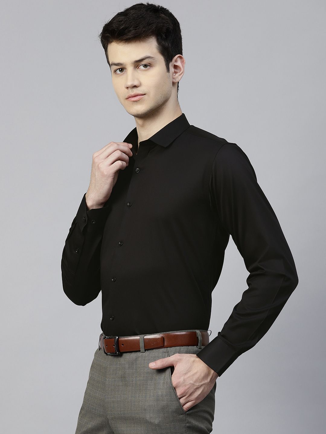 MANQ Men Black Slim Fit Solid Party Shirt