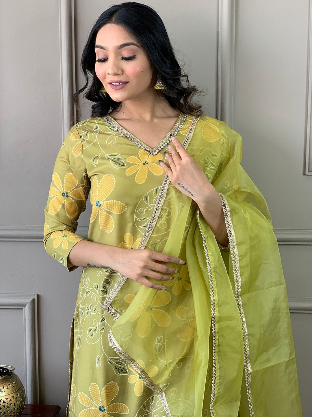 KALINI Floral Embroidered V-Neck Thread Work Straight  Kurta with Trousers & Dupatta