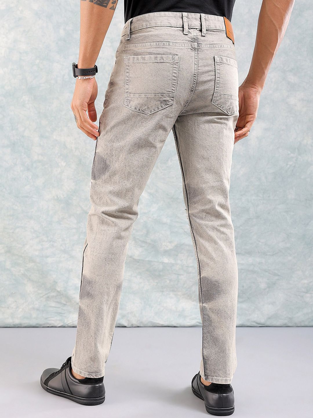 The Indian Garage Co Men Slim Fit Mildly Distressed Heavy Fade Jeans