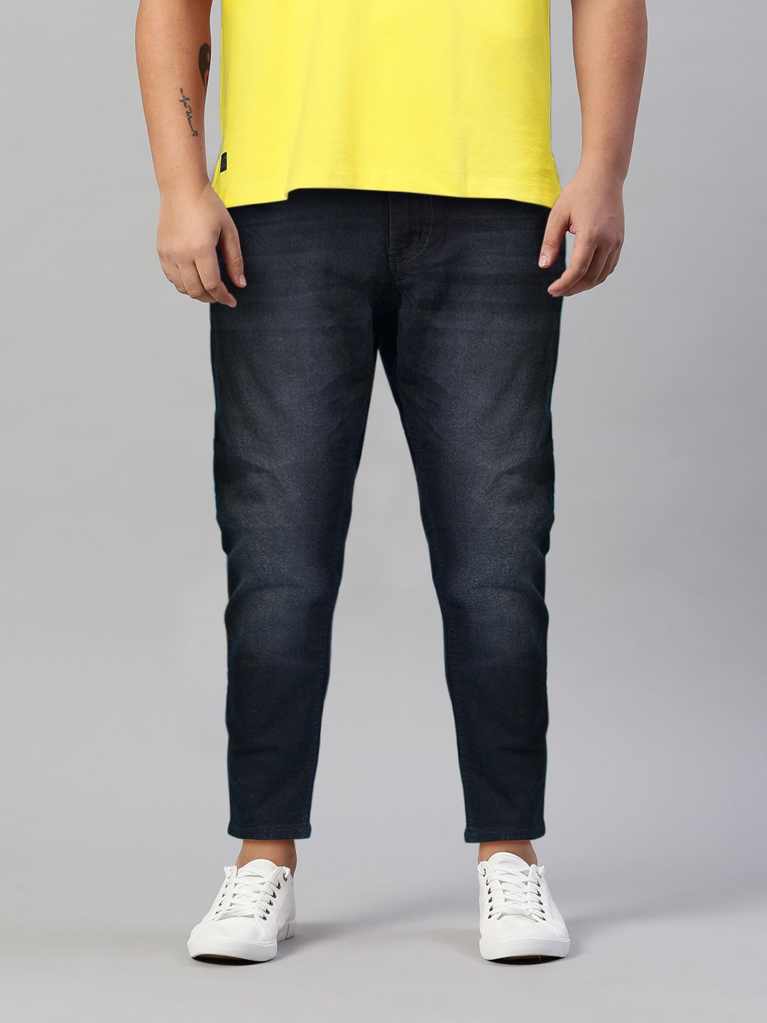 HIGHLANDER Men Black Tapered Fit Mid-Rise Clean Look Stretchable Jeans