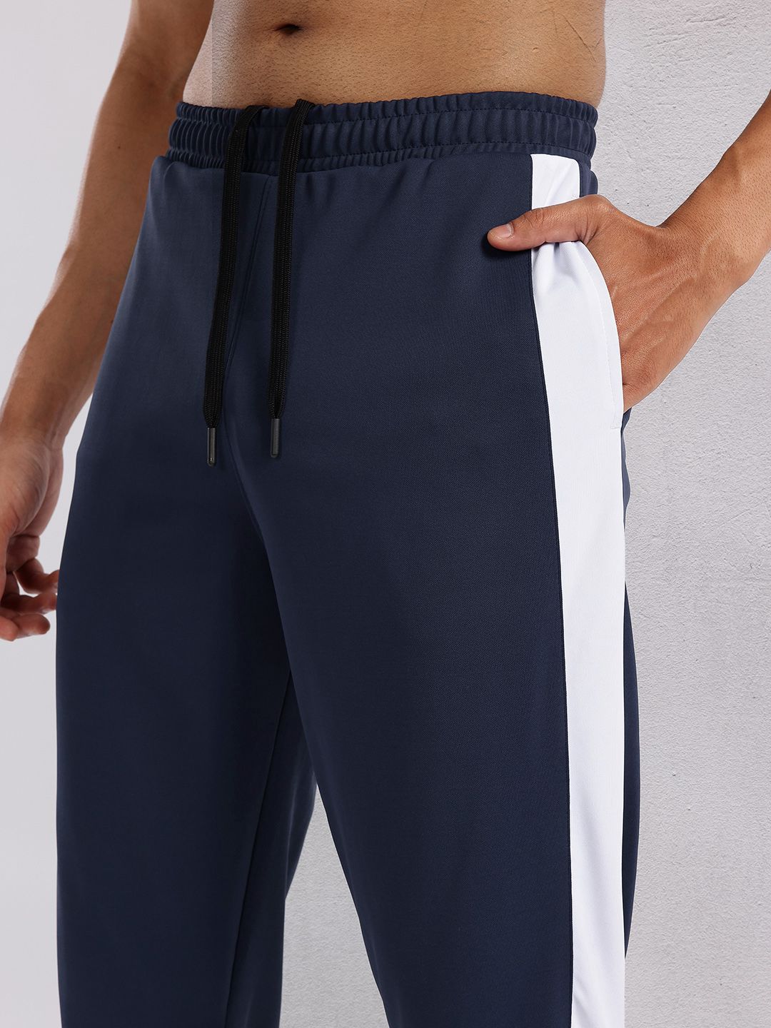 HRX by Hrithik Roshan Men Side Striped Rapid-Dry Mid-Rise Training Joggers