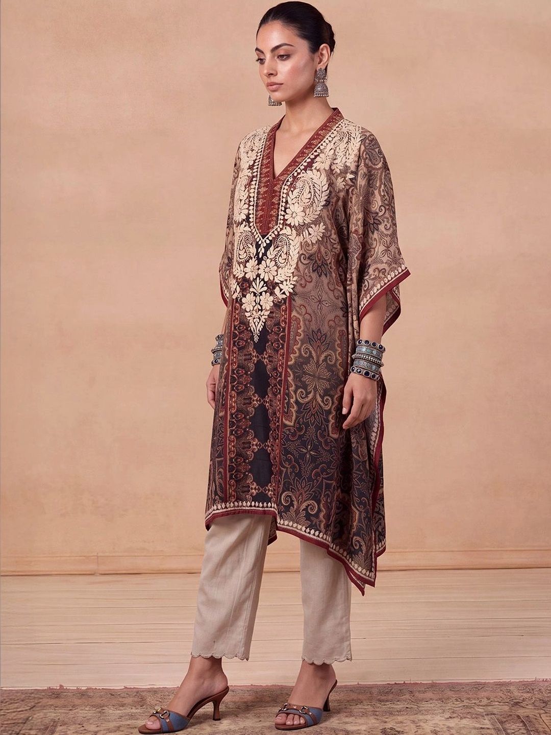 Rumah Wanita Chikankari Motif Etnik Bercetak Lengan Panjang Kerja Benang Crepe Kaftan Kurta
