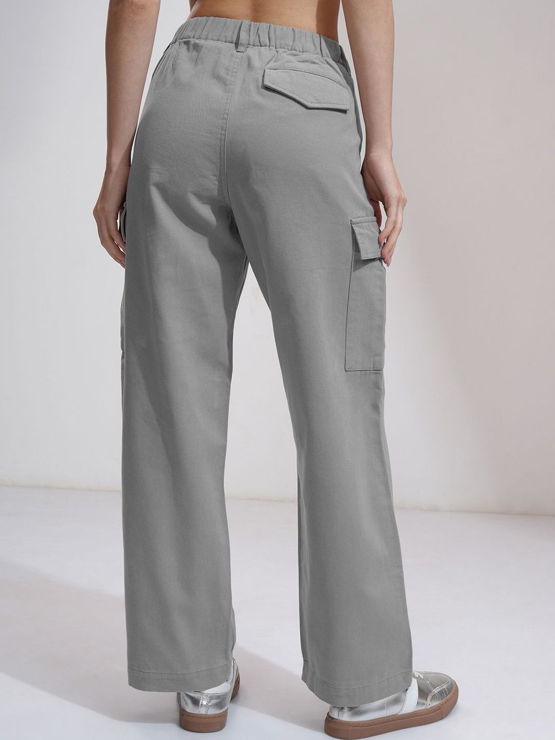 Tokyo Talkies Women Solid Straight FIt Cargo Pants