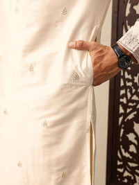 House of Pataudi Floral Yoke Design Mandarin Collar Sequinned Jashn Kurta