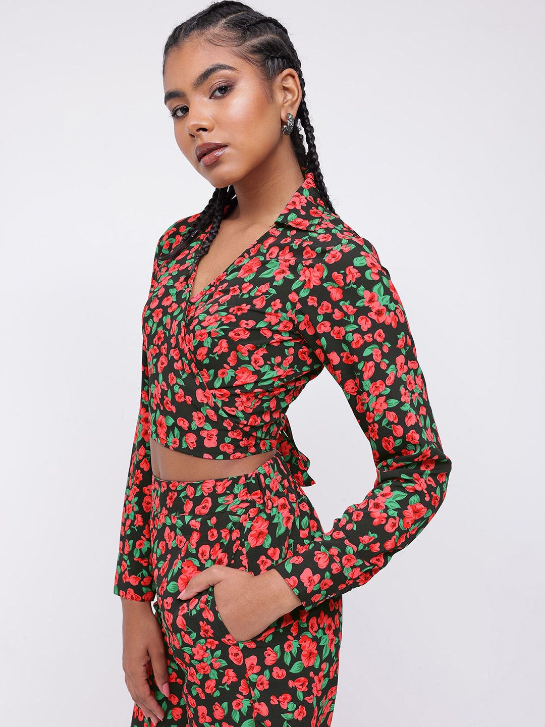 DressBerry Flirtatious Charm Florals Tie-up Wrap Style Crop Top