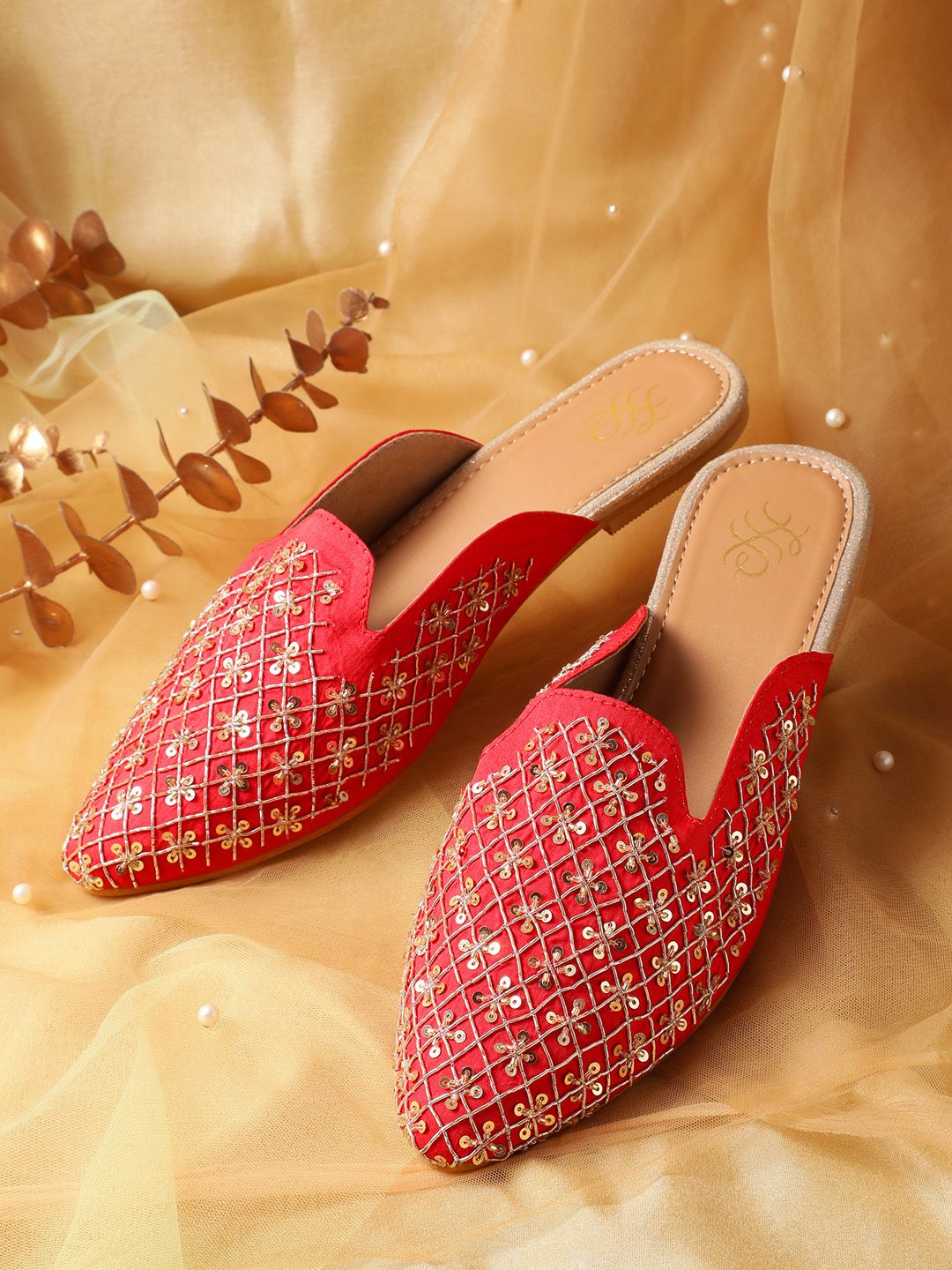 House of Pataudi Women Embellished Ethnic Mules