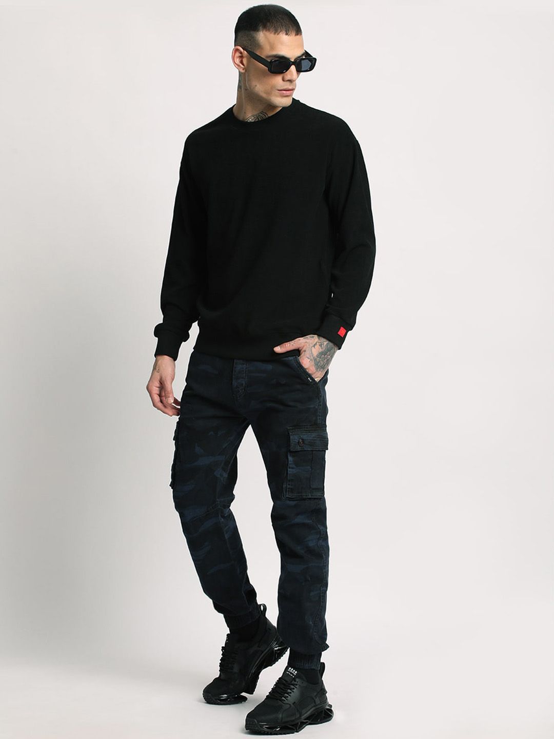 THE BEAR HOUSE Men Camouflage Printed Mid-Rise Regular Fit Cargos Trousers