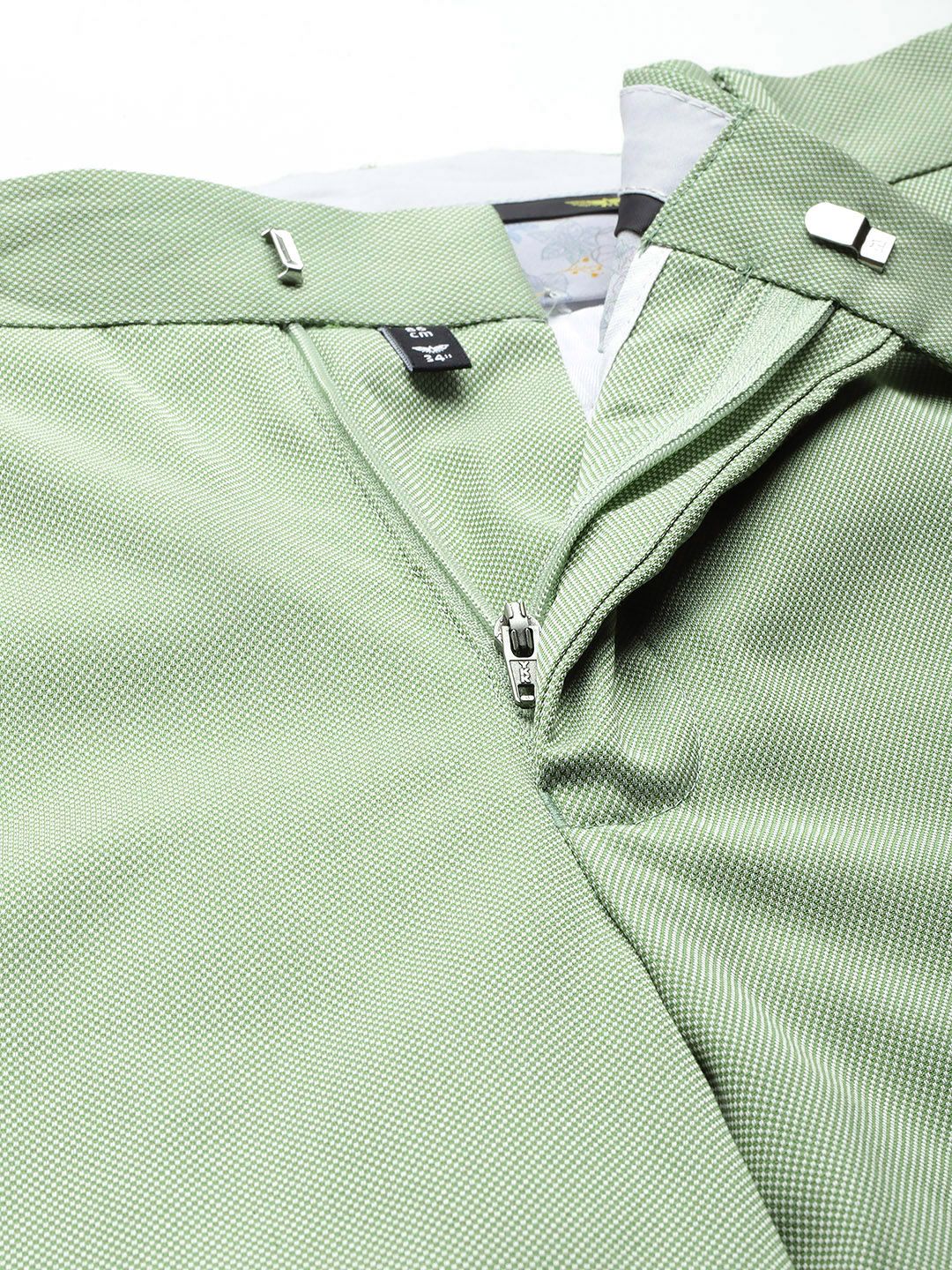 Parti Park Avenue Blazer & Trouser dengan Pakaian Pakaian