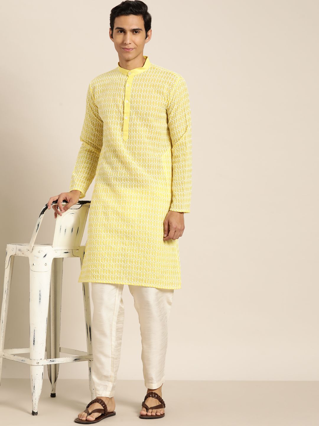 SOJANYA Men Embroidered Kurta