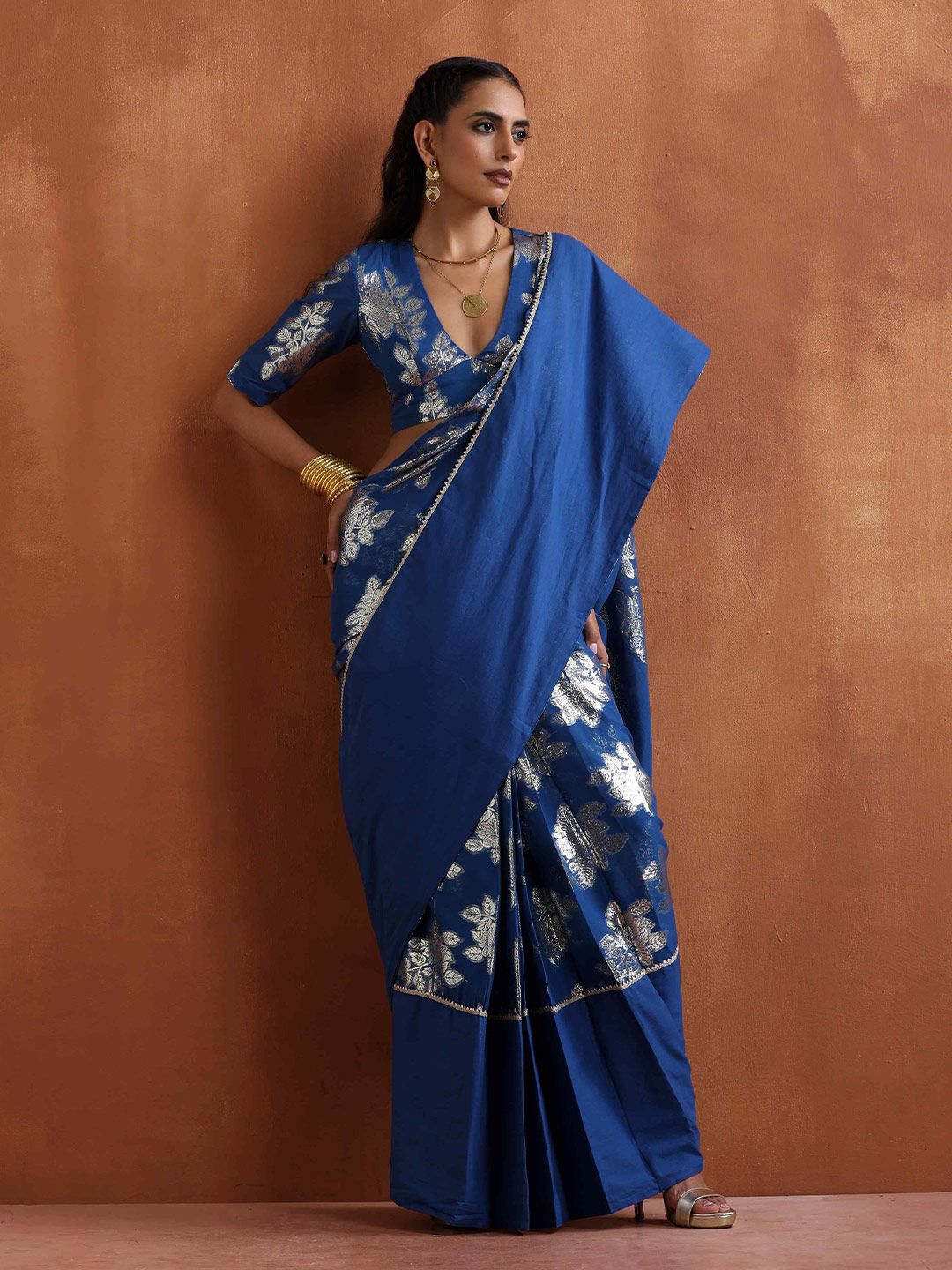 trueBrowns Floral Woven Design Zari Saree