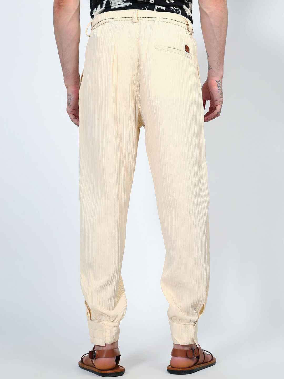 Campus Sutra Men Comfort Easy Wash Pleated Joggers Trousers