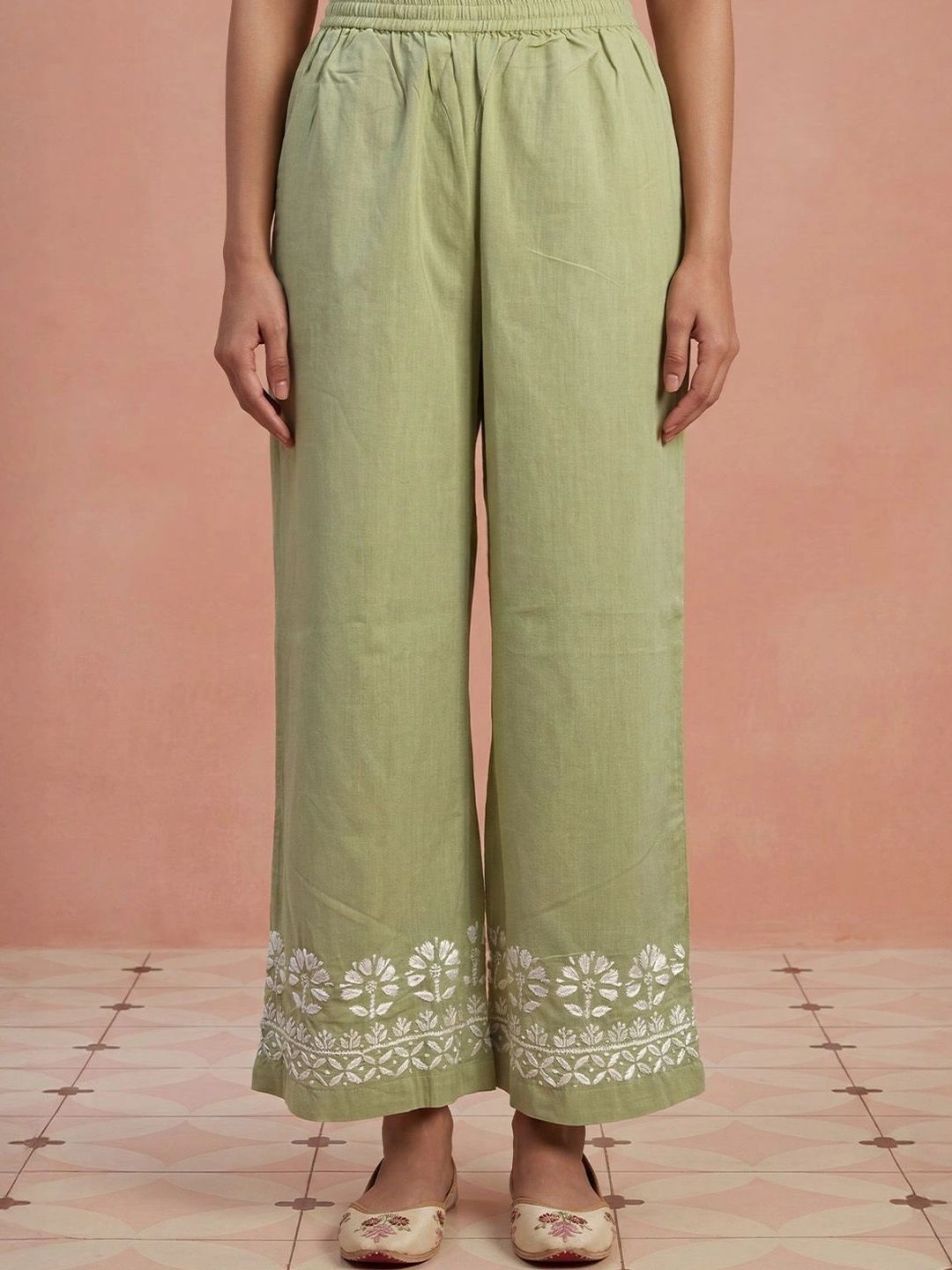 House of Chikankari Women Regular Chikankari Kurta with Trousers