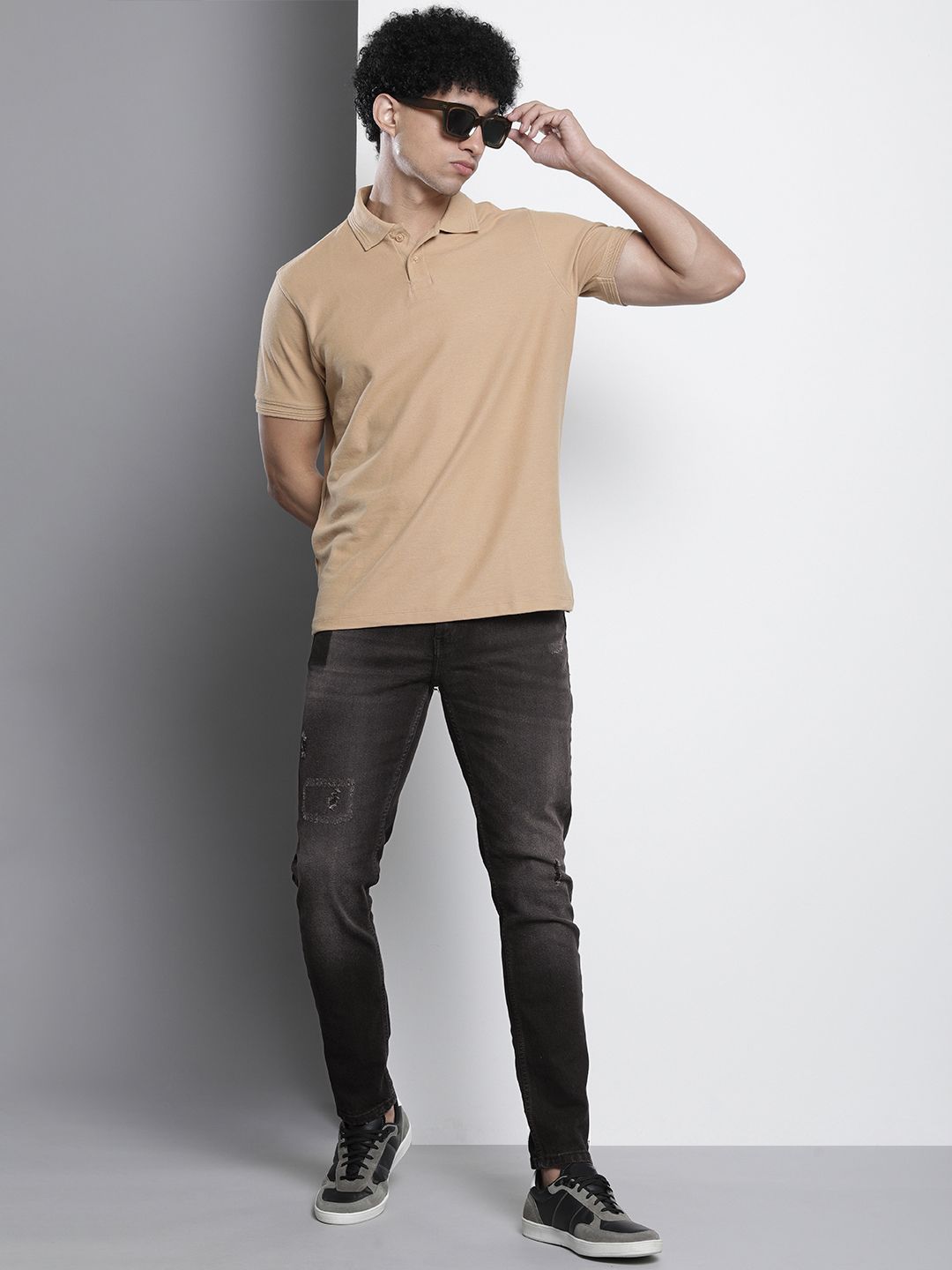 The Indian Garage Co Men Slim Fit Light Fade Stretchable Jeans