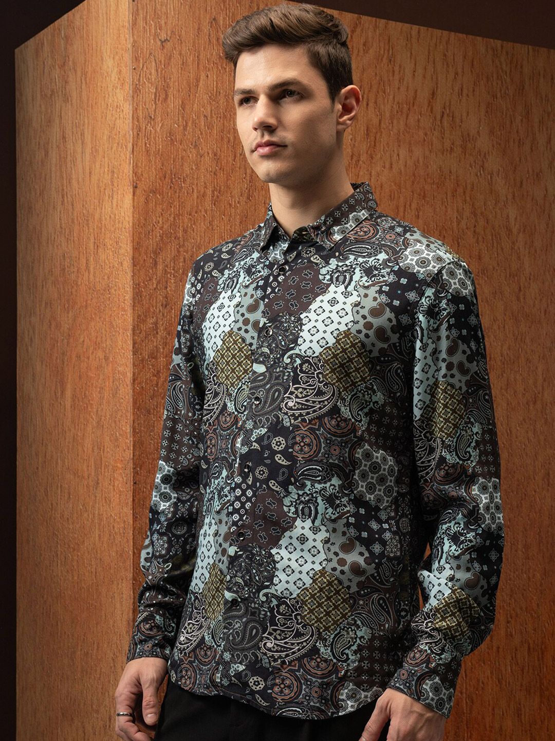 LOCOMOTIVE Slim Fit Abstract Printed Opaque Casual Shirt