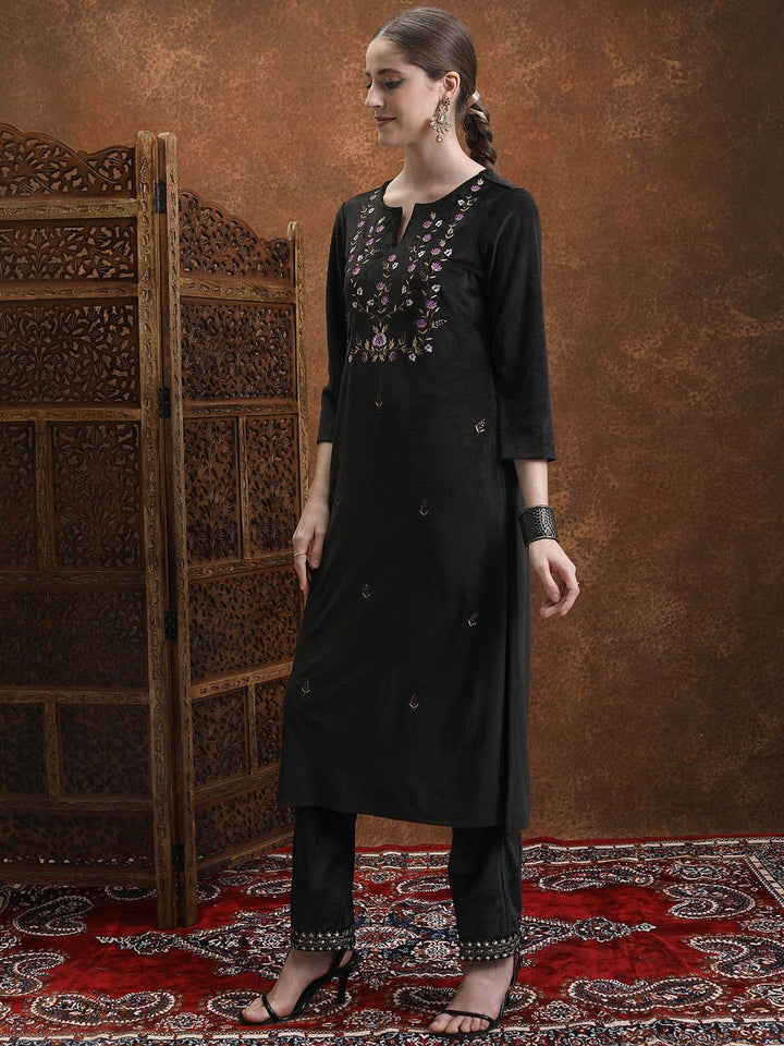 Vishudh Black Floral Embroidered Thread Work Straight Kurta