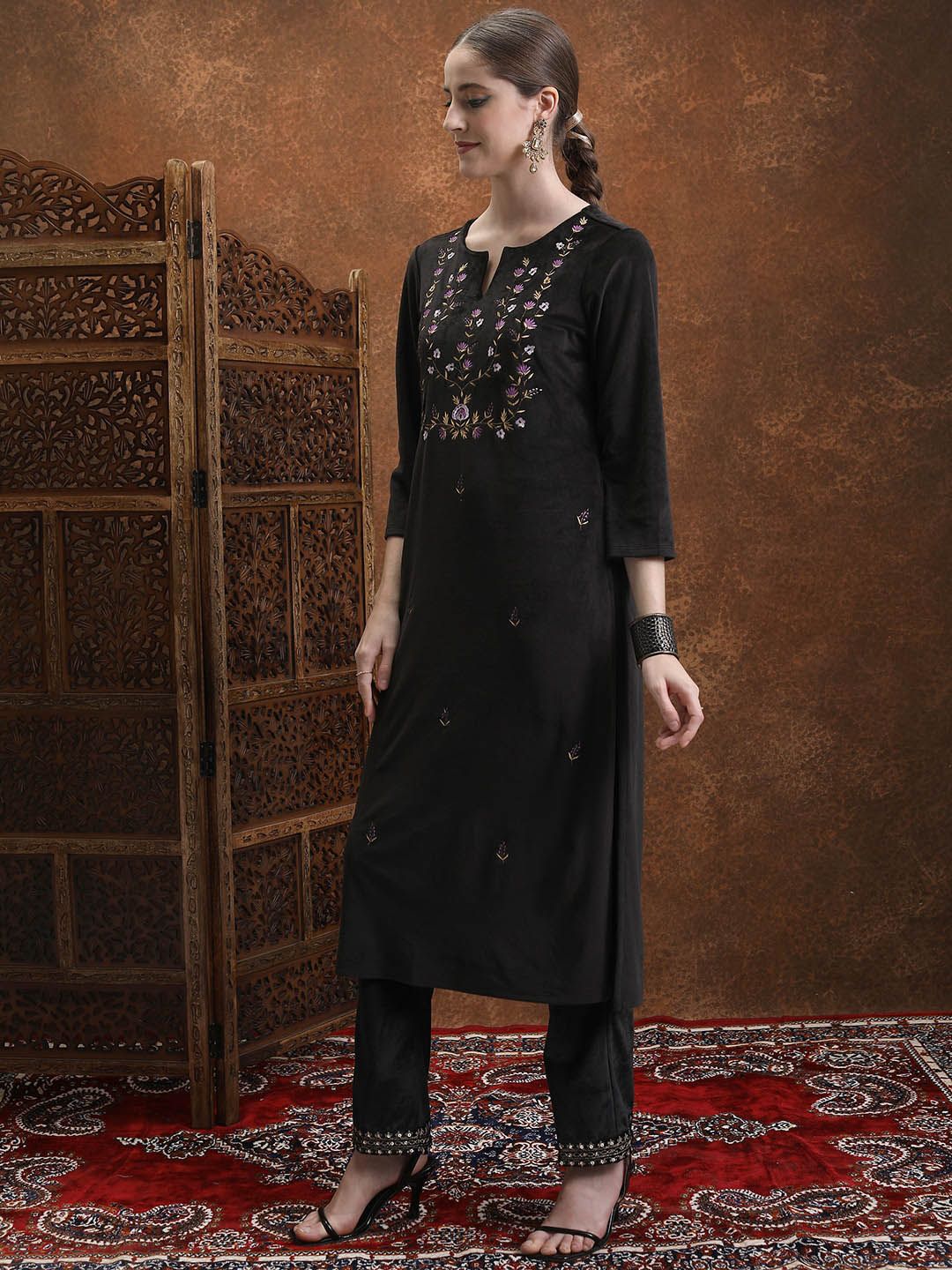 Vishudh Black Floral Embroidered Thread Work Straight Kurta