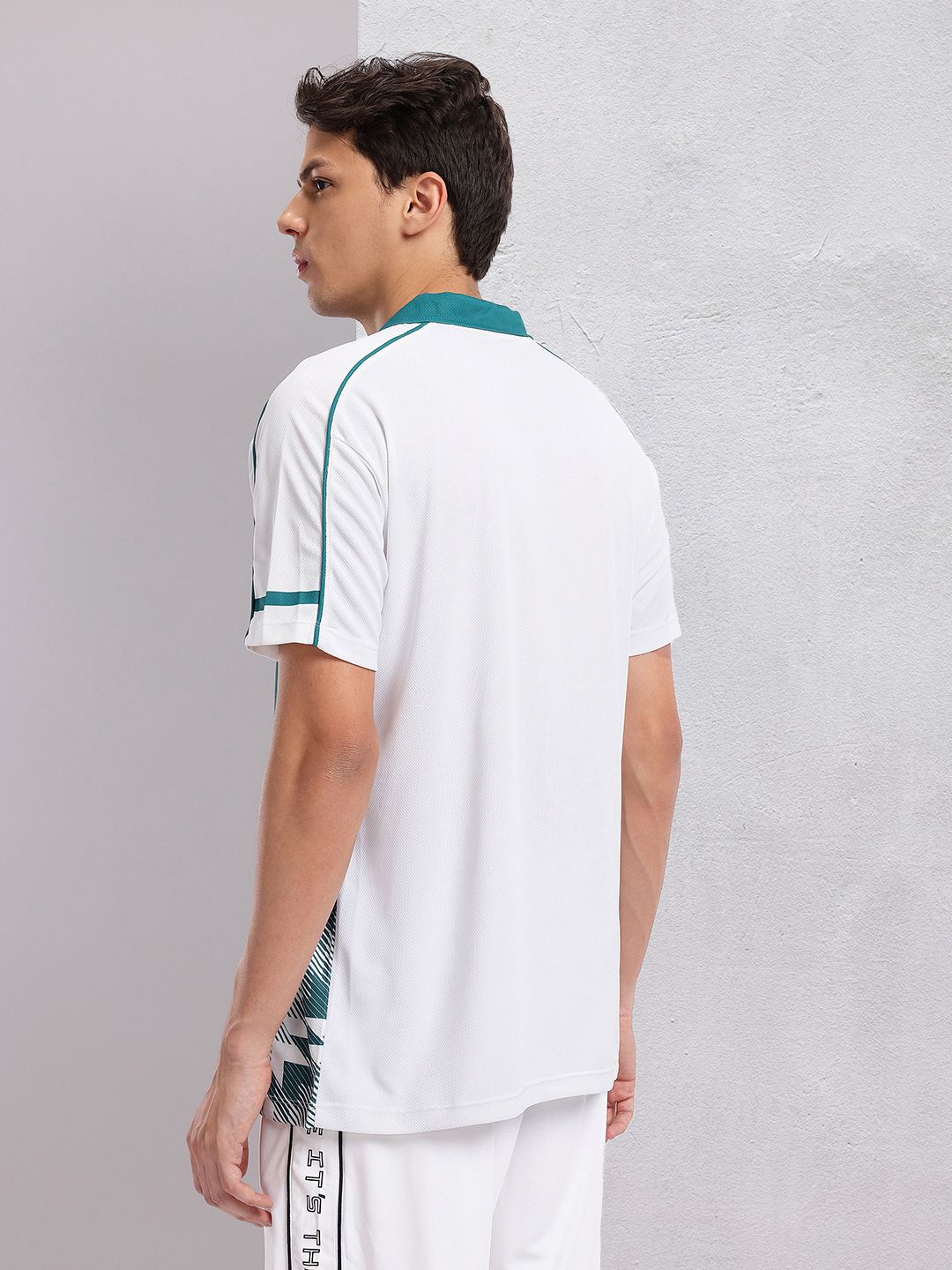 HRX by Hrithik Roshan Abstract & Typography Printed Polo Collar Football T-shirt