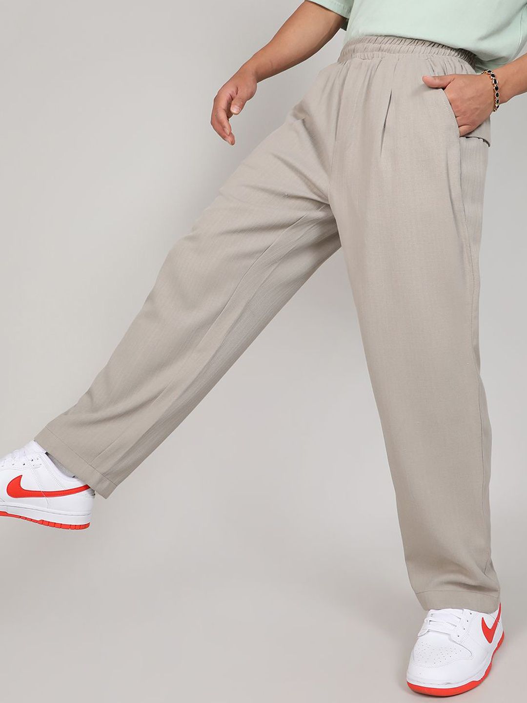 Campus Sutra Men Comfort Mid-Rise Easy Wash Formal Trousers