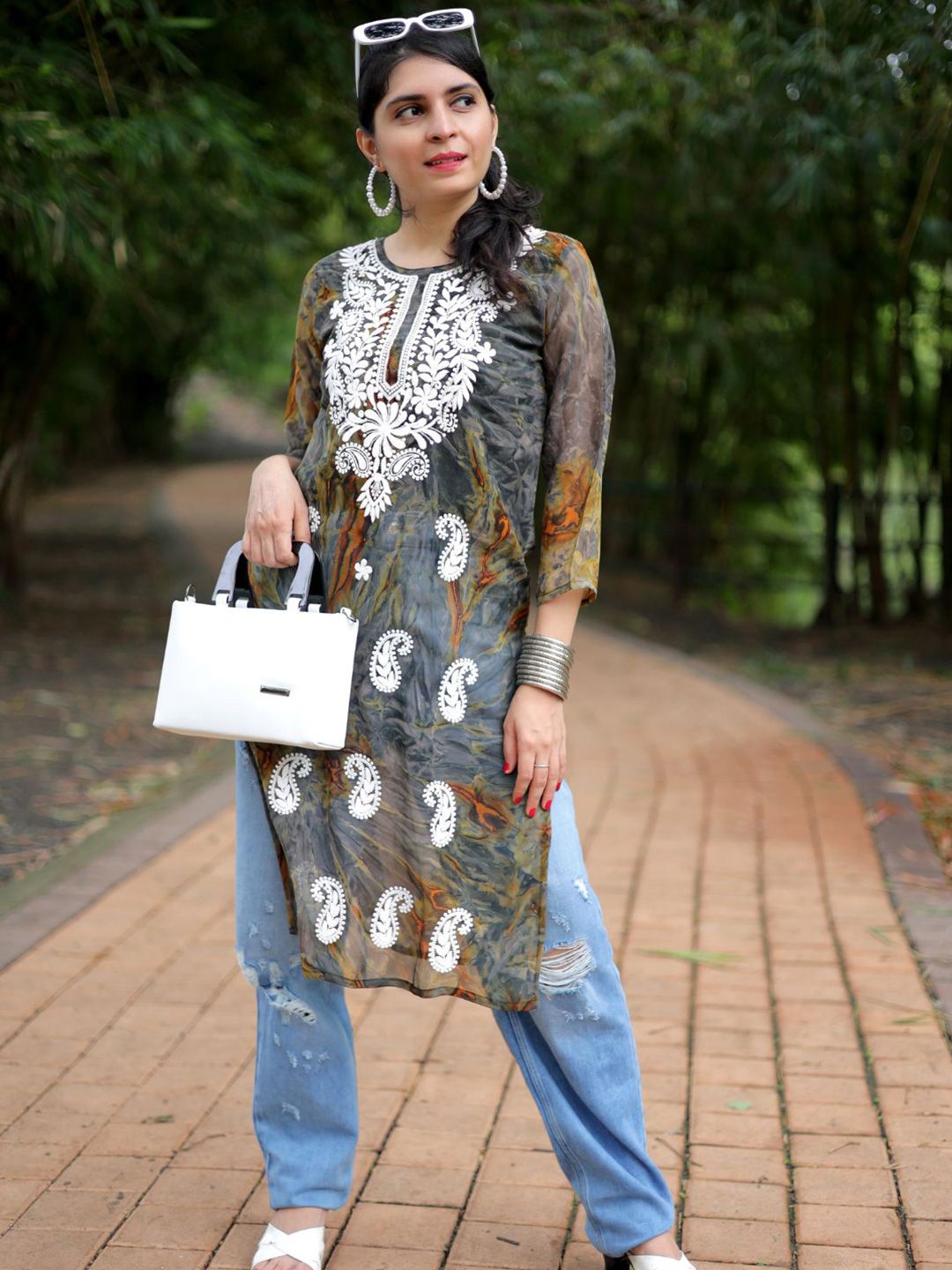 KALINI Ethnic Motifs Thread Work Chikankari Embroidery Georgette Straight Kurta