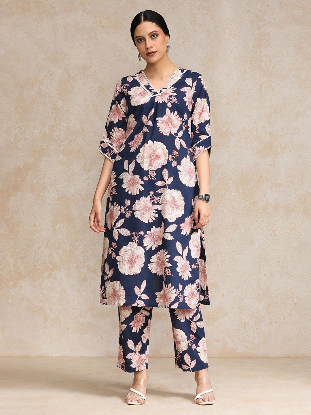 Varanga Women Floral Printed Regular Pure Cotton Kurta with Trousers