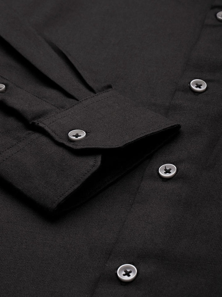 The Indian Garage Co. X Luxe Men Solid Slim Fit Opaque Formal Shirt