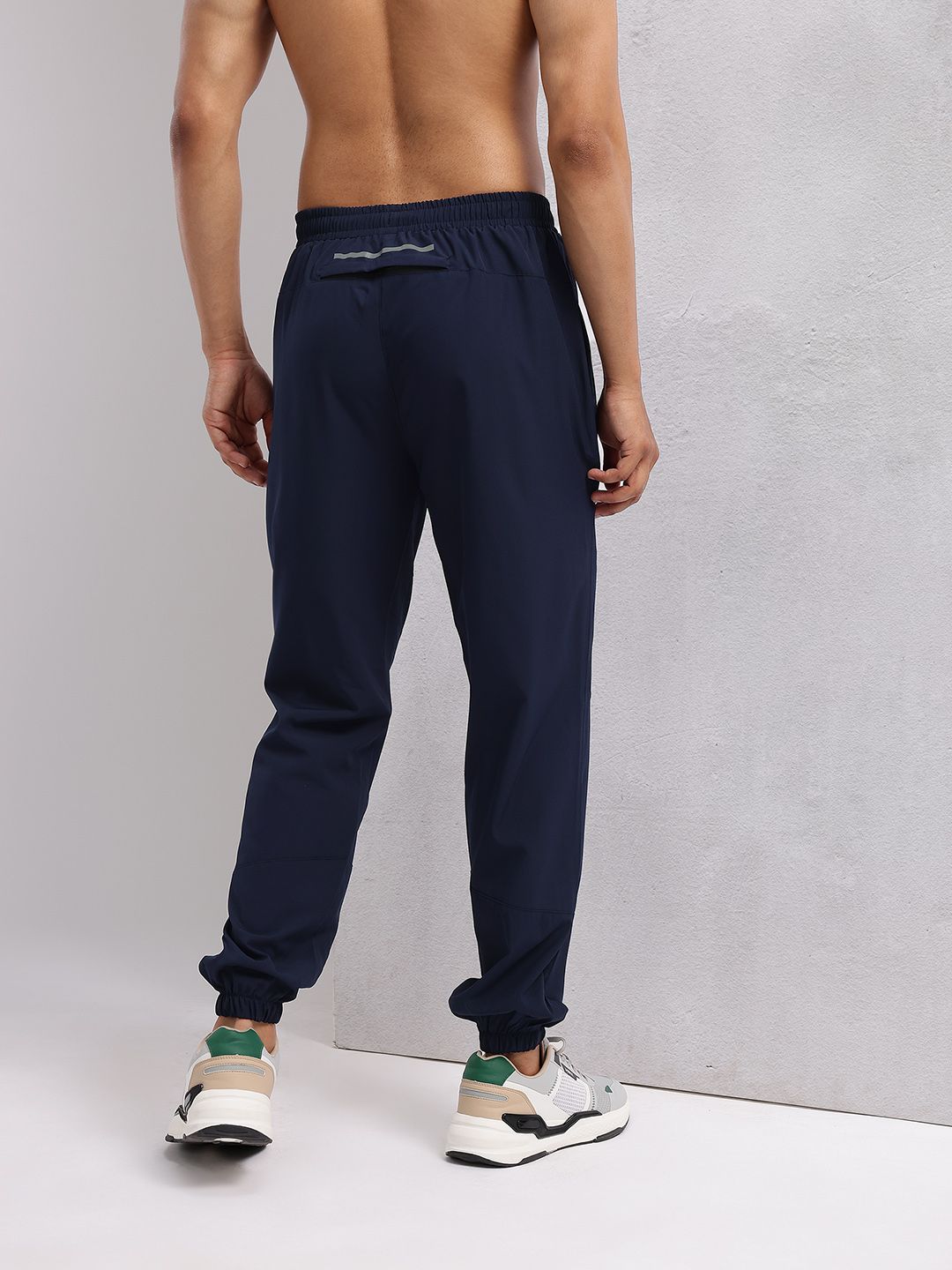 HRX by Hrithik Roshan Men Mid-Rise Rapid-Dry Training Joggers with Zip Detailing