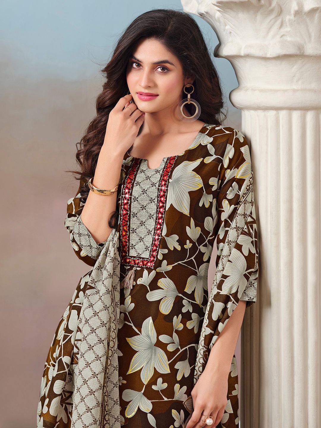 Varanga Women Floral Printed Regular Kurta with Trousers & With Dupatta