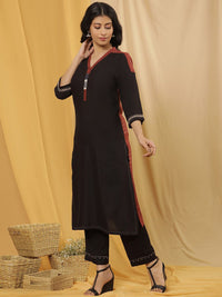 W Patchwork & Printed V-Neck Striaght Kurta with Trouser